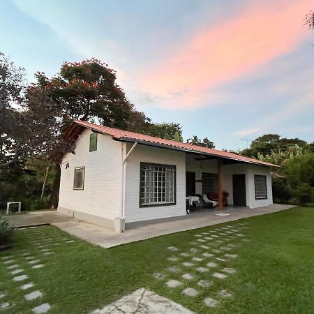 Cottage house Itaúna Esterno foto